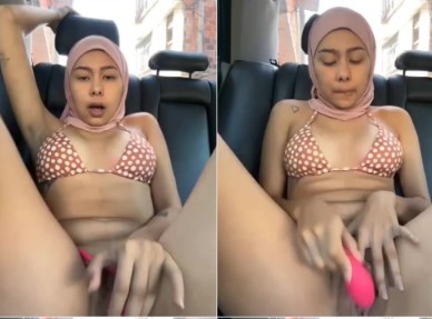 Jilbab Cantik Sange Masturbasi Di Mobil